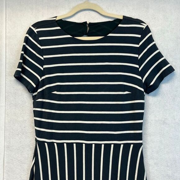 LOFT Knee Length Dress Sz 8 Blue White Striped Fit & Flare Short Sleeve Cut Out - Picture 3 of 13
